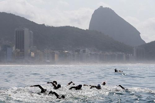 O percurso das maratonas aquáticas fica localizado nas águas calmas da Praia de Copacabana / Foto: Matthew Stockman/Getty Images